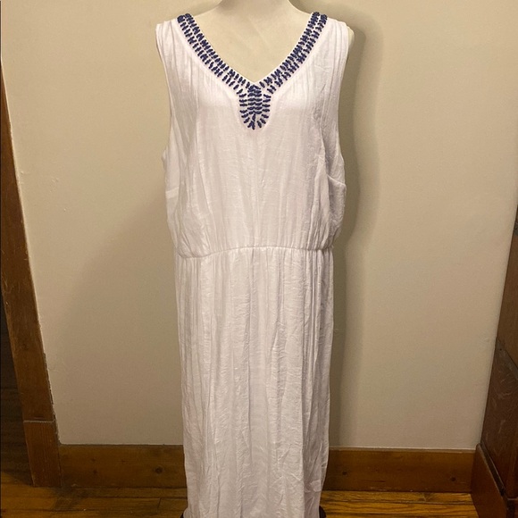 AGB Dresses & Skirts - AGB Elegant White Dress with Blue Accents